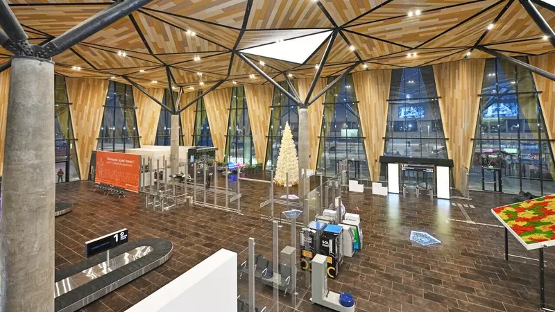 №7 для «Новый пассажирский терминал аэропорта Нового Уренгоя начал работу»