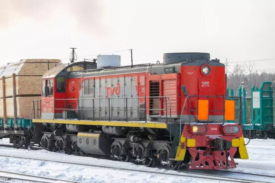 На Красноярскую железную дорогу поступили четыре новых маневровых тепловозов серии ТЭМ18ДМ