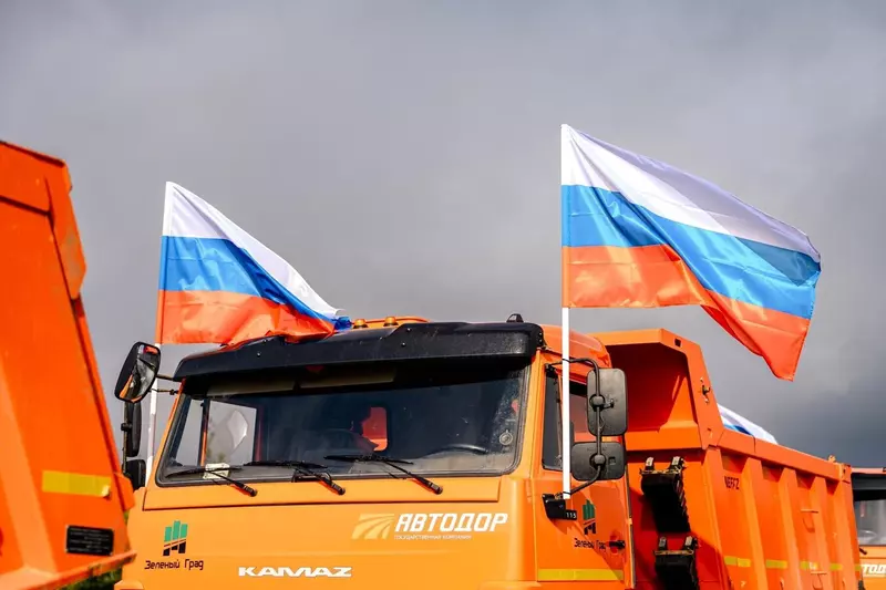 Фото #2 для «Новгородская область: Запущено движение по транспортной развязке на 593 километре трассы М 11 Нева»