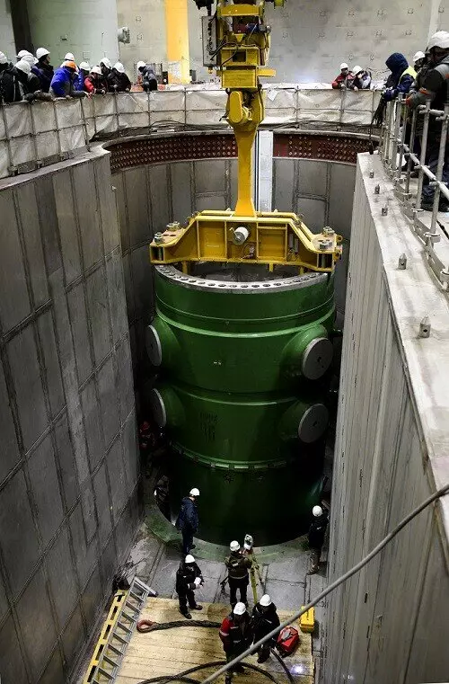 #2 для поста «энергетика: На стройплощадке Курской АЭС 2 в проектное положение установлен корпус реактора энергоблока 2»