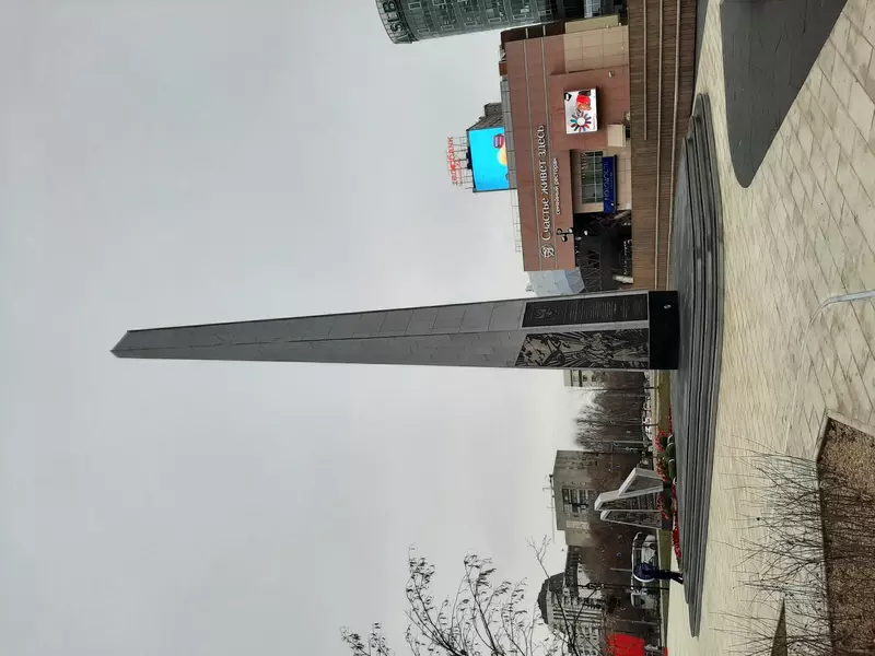 Картинка №3 для новости «Общество: В Тюмени построена стела Город трудовой доблести»