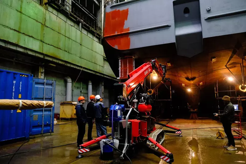 На судостроительный завод Лотос поставлены окрасочные роботы СТАНКИН