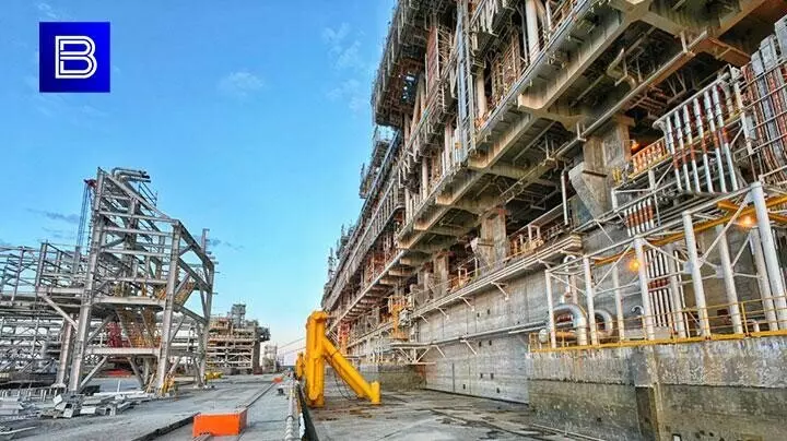 Первая линия Арктик СПГ-2 пришвартована на Гыданском полуострове