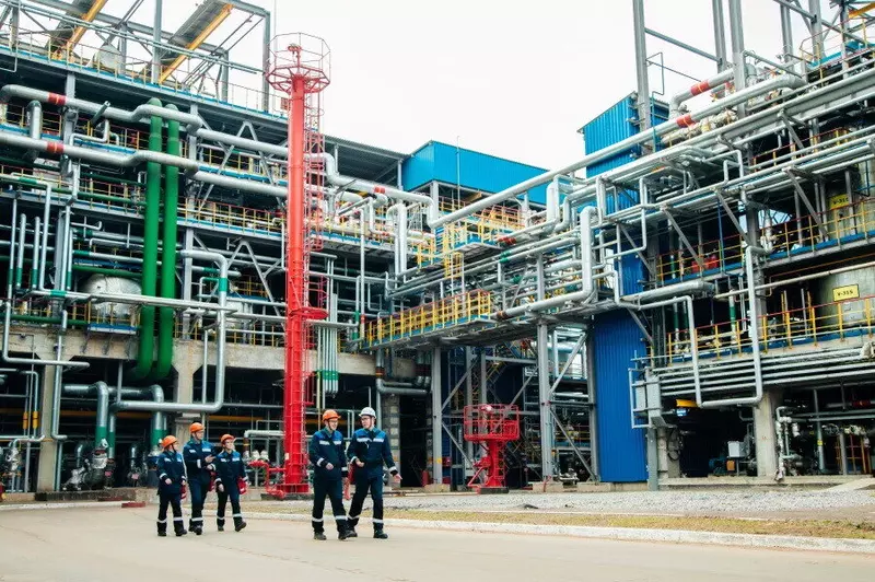 Нижнекамскнефтехим почти вдвое увеличил выпуск ключевого материала для дорожного строительства