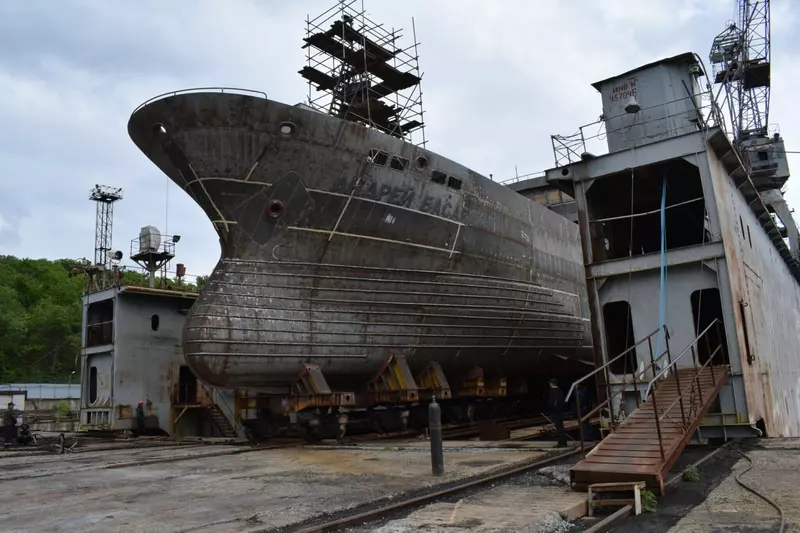 На Восточной верфи состоялась выкатка из эллинга краболова Андрей Басаргин проекта 03141