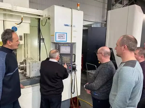 Академия Инженерного Мастерства провела курс по подготовке операторов и наладчиков на фрезерных станках с ЧПУ Fanuc c 4-ой осью для специалистов КНАУФ