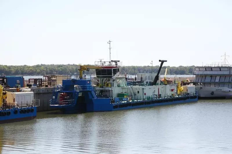 В Астрахани приступили к закладке земснарядов
