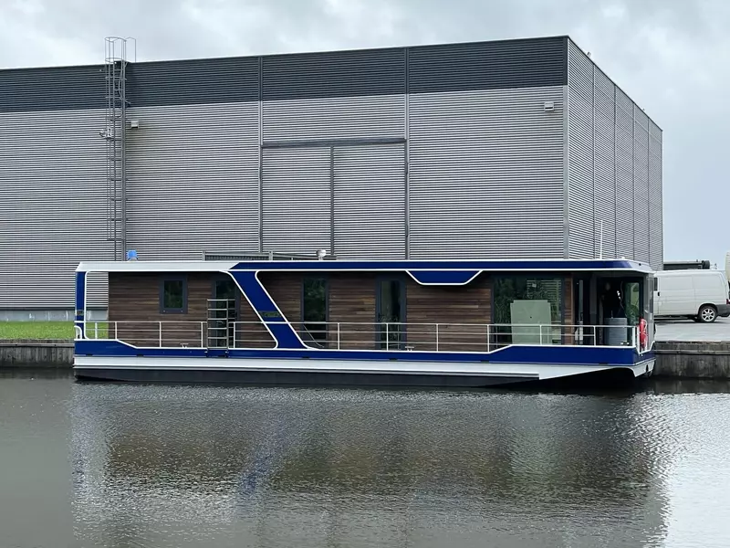 Иллюстрация №1 для новости «Судостроение и судоходство : На СЗ Ушаковские верфи спущен на воду хаусбот проекта 1500»