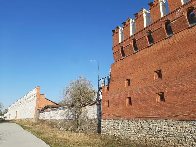 Северная стена кремля (фото автора)