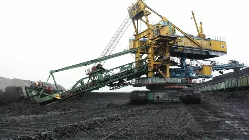 Роторный экскаватор ЭРП 1600 20 2Ц производства завода Донецкгормаш