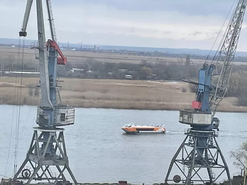 Морской порт Азов посетило в тестовом режиме судно на подводных крыльях Валдай 45Р