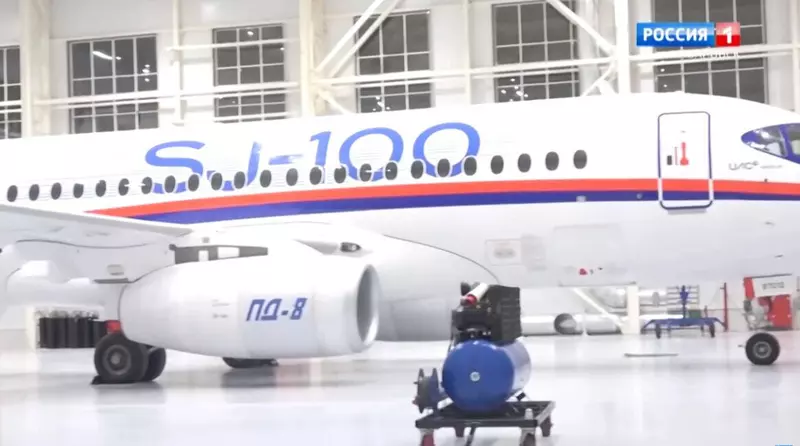 Фото №2 для публикации «Суперджет: Изображение первого Суперджет с российскими двигателями ПД 8 под крылом»