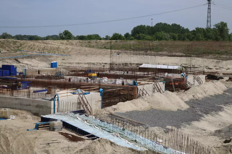 Армирование плиты флютбета головного регулятора