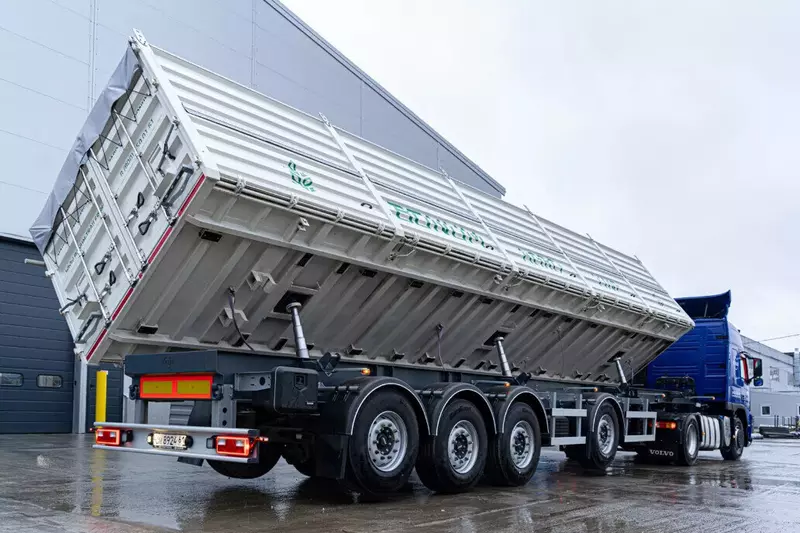 Фото 2 для статьи «спецтехника: Российский завод выпустил новую модель зерновоза»