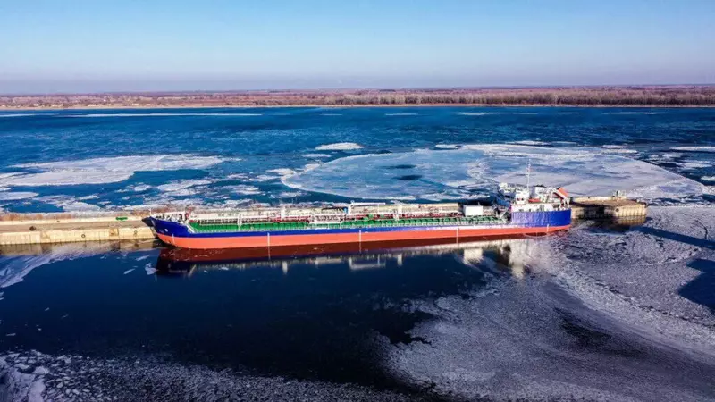 Начались швартовные испытания танкера химовоза проекта 25 7