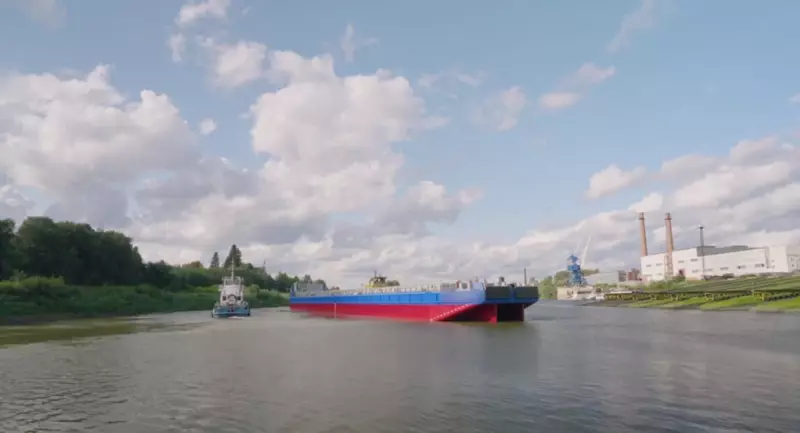 Самусьский ССРЗ Томская область спустил на воду десятую баржу проекта 66