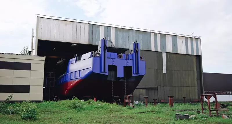 Самусьский ССРЗ вывел из эллинга десятую баржу проекта 66