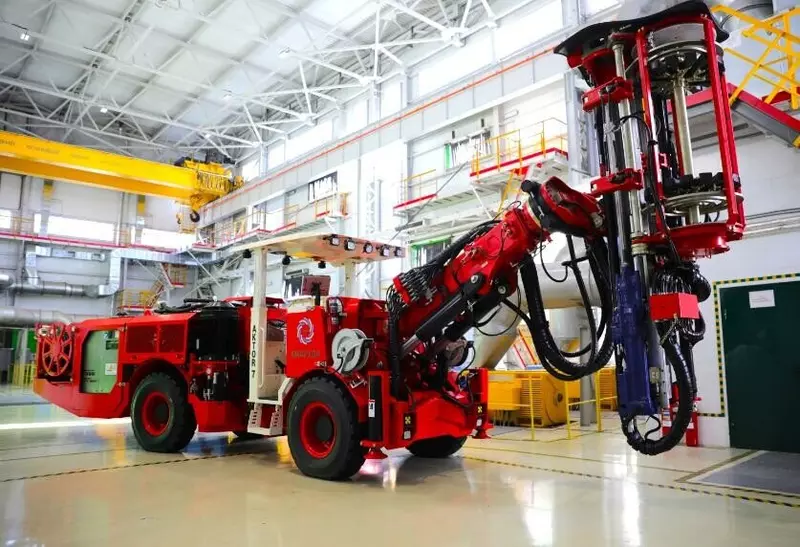 Комбинат КМАруда запускает первую установку веерного бурения