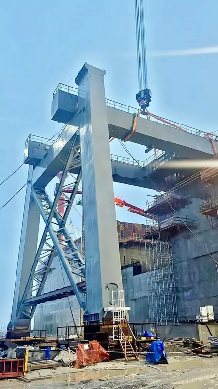 Изображение 2 для поста «энергетика: На энергоблоке 2 Курской АЭС 2 завершены работы по монтажу транспортного портала»