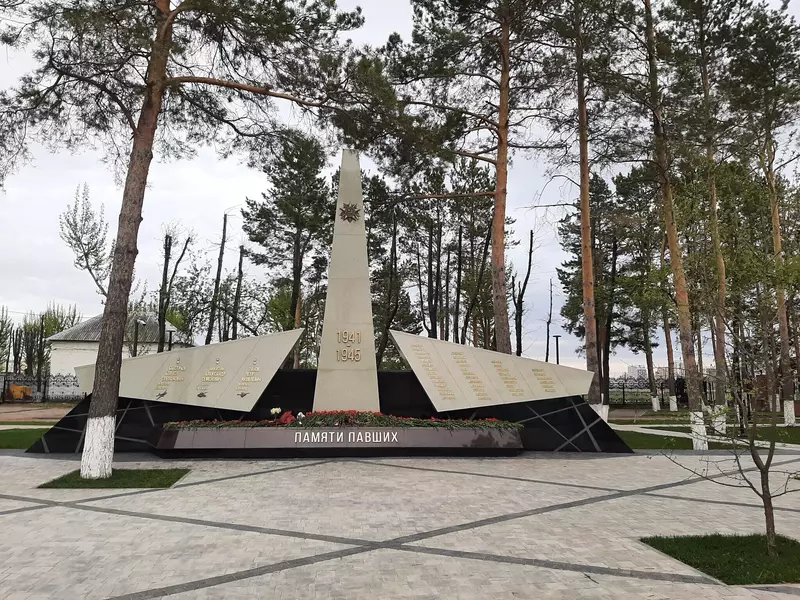 Мемориальный комплекс «Памяти Павших» авиаторам Тюмени (фото автора)