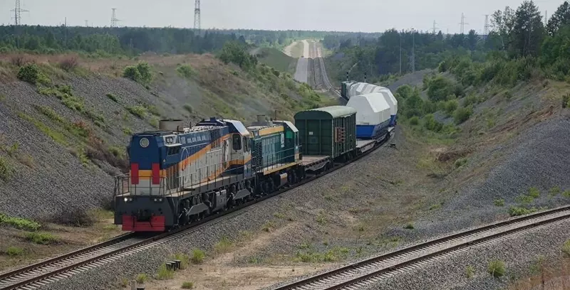 Изображение №2 для публикации «космонавтика: На космодром Восточный доставлен макет ракеты носителя Ангара А5»