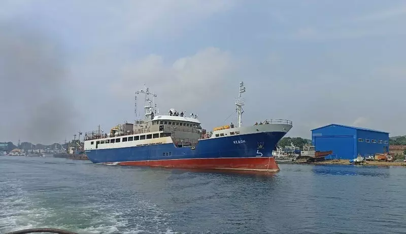 Хабаровский судостроительный завод приступил к ходовым испытаниям краболова Кедон