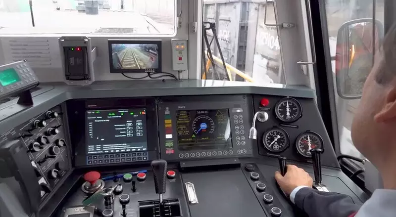 Картинка 3 для «железная дорога: Маневровый локомотив ТЭМ23 0002 проходит подконтрольную эксплуатацию в депо Брянск»