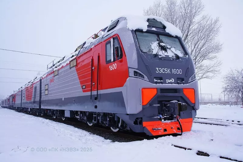 НЭВЗ передал РЖД электровоз 3ЭС5К 1600