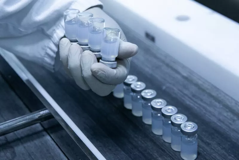 Нацимбио создал первую в России вакцину против дифтерии столбняка и коклюша для взрослых