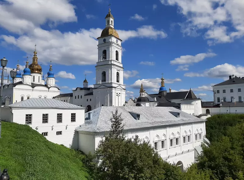 Ансамбль Софийско-Успенского собора и Рантереи в Тобольском кремле (фото автора)