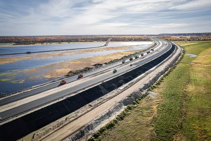 Картинка №3 для «Югра: Строительство второго моста через реку Обь в Сургуте итоги летнего сезона 2024 года»