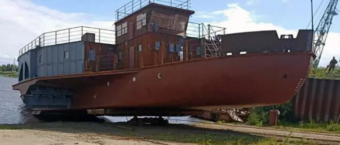 Спущен на воду второй колесный теплоход проекта ТСК