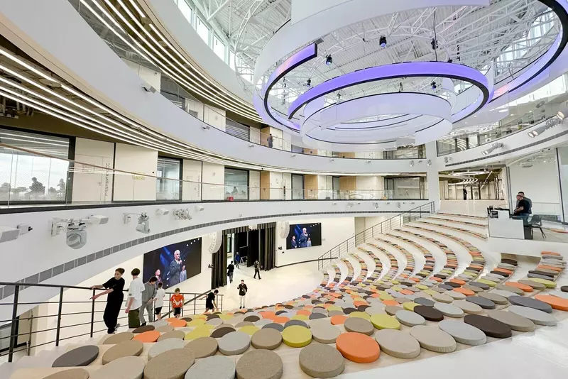 Изображение #2 для «школа: В центре Сколково открылась самая уникальная в России школа»