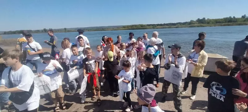 Фото #2 для публикации «рыбоводство: В Ангару выпустили 20 тысяч мальков сазана»