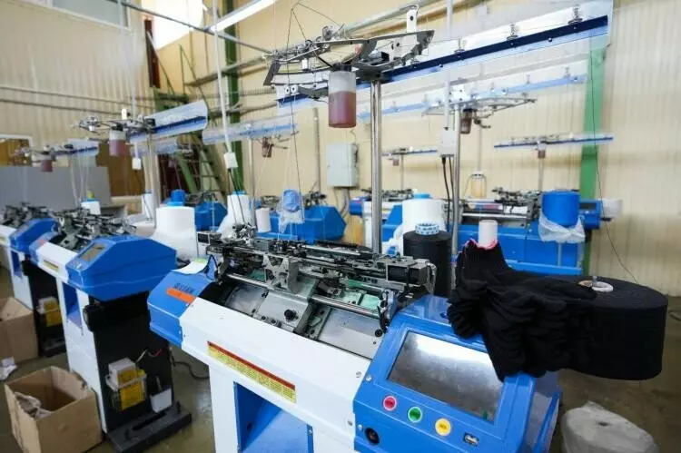 В Тюмени запустили новый цех по производству рабочих перчаток