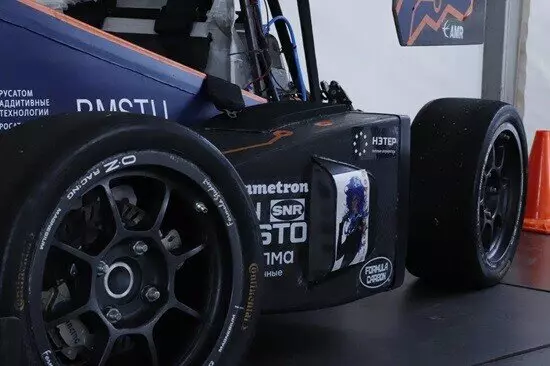 Инженеры из России импортозаместили АКБ для мощного гоночного болида