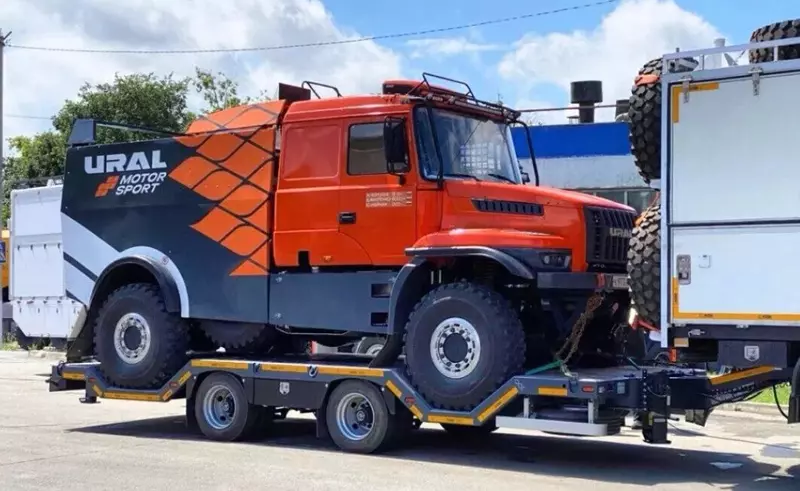 Политранс выпустил полуприцепы для транспортировки гоночных машин