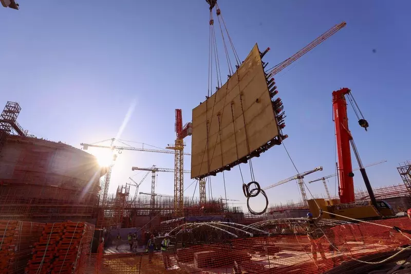 Фото #2 для новости «Росатом: На АЭС Эль Дабаа начали монтаж третьего яруса защитной оболочки»