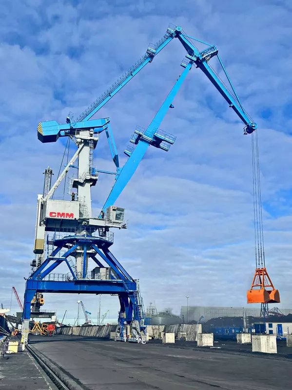 Группа компаний СММ поставила два портальных крана холдингу Новотранс