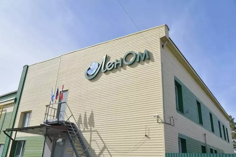 В Омской области после многолетнего простоя запущен завод по переработке льноволокна