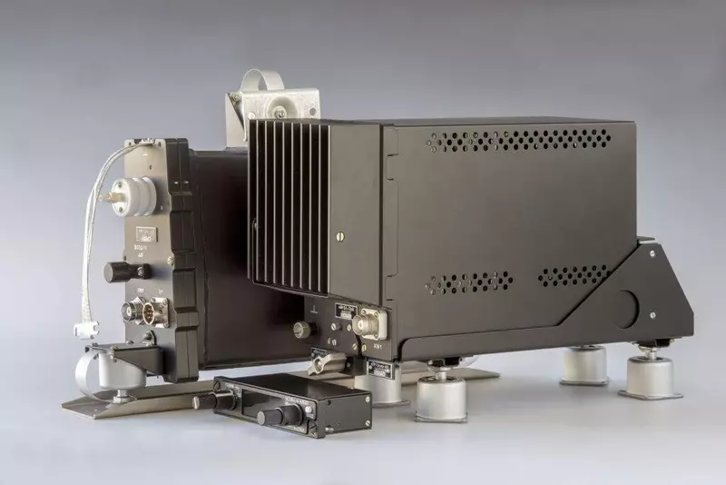 №2 для поста «узга: Своя связь российские самолеты избавляются от импортных радиостанций»