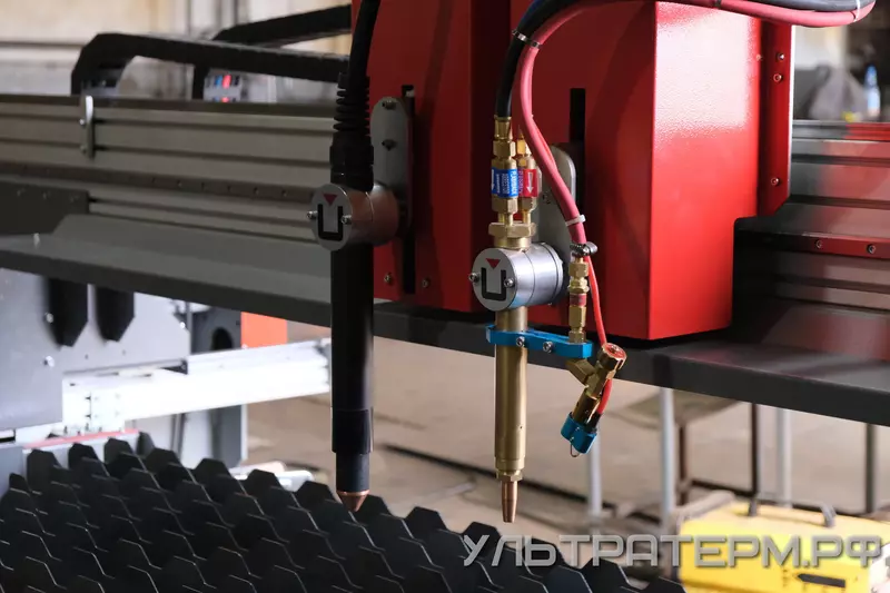 Газовый резак GCUT и плазмотрон ULTRAFIRE на станке ULTRAFLAME