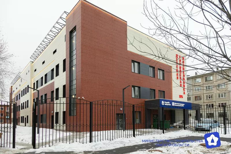 В Октябрьском округе Омска открыли поликлинику построенную по 3 модели