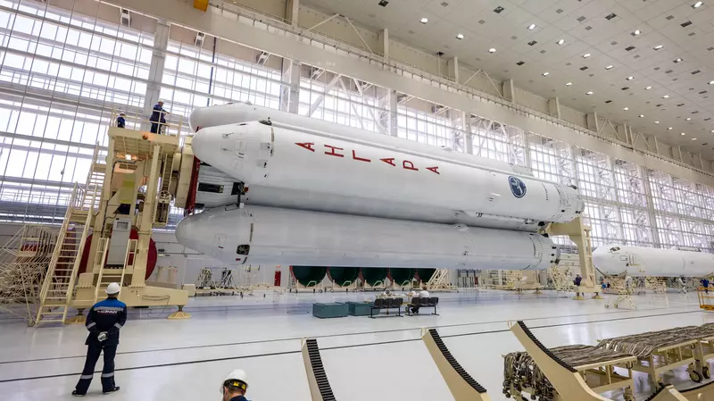 Иллюстрация #4 для поста «сборка ракеты: На космодроме Восточный собрали ракету Ангара НЖ»