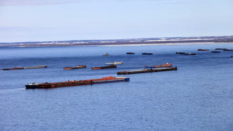 Доставка грузов по реке Енисей и Северному морскому пути для Восток Ойл