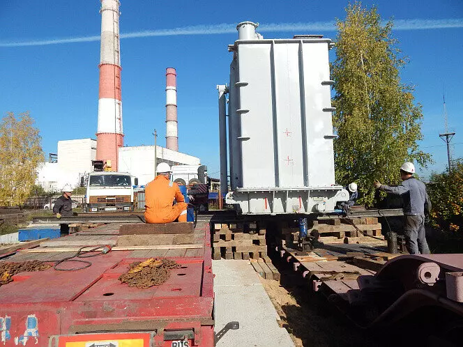 Фото №4 для новости «ТЭЦ: На Смоленскую ТЭЦ 2 доставили новый блочный трансформатор»