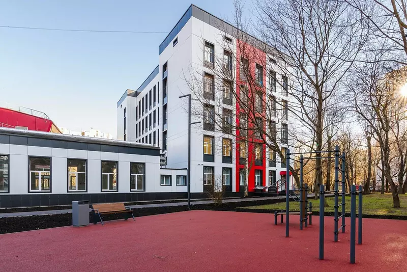 Фото #3 для поста «Общество: В районе Черемушки завершен капитальный ремонт спортивного комплекса Севастопольский»