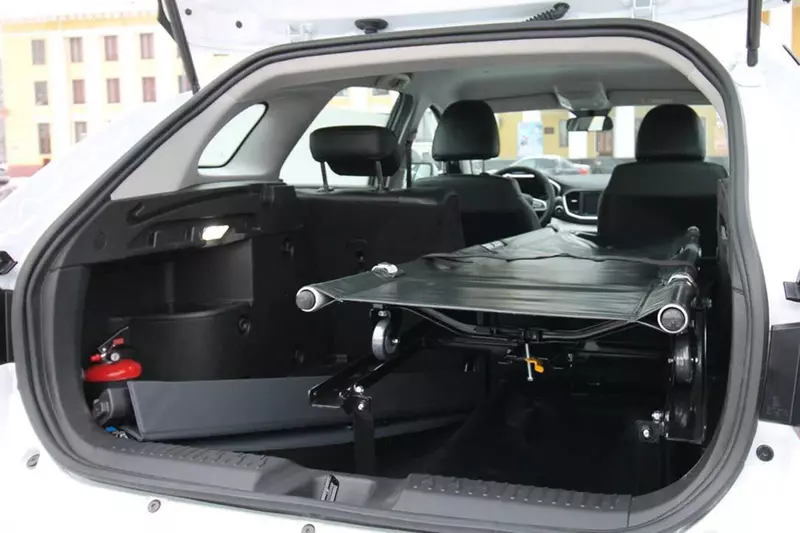 Изображение #4 для поста «Тольятти: Завод Промтех показал реанимобили включая с системой подъема коляски на крышу»