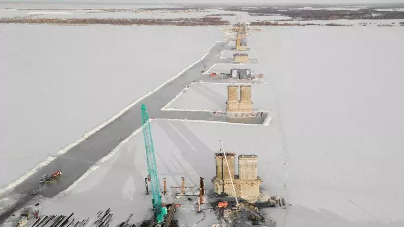 Иллюстрация 1 для новости «Фотофакты: Тюменские строители возвели больше половины опор моста через Обь в Сургуте»