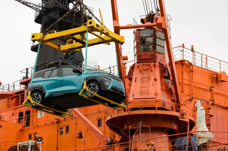 Российский электромобиль Атом отправился на испытания в Арктику